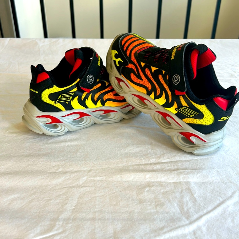Boys light up sneekers